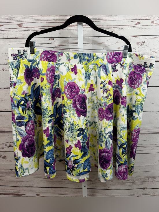 torrid Dresses & Skirts - TORRID White Base Floral Print Skater Style Skirt Plus Size 4 NWOT